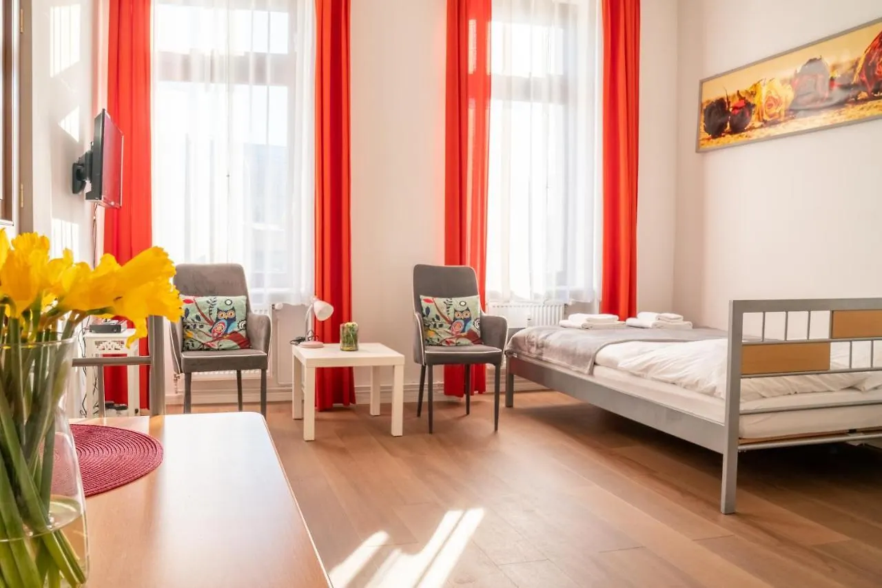 City Studio Apartment For 2, Near Sonnenallee location